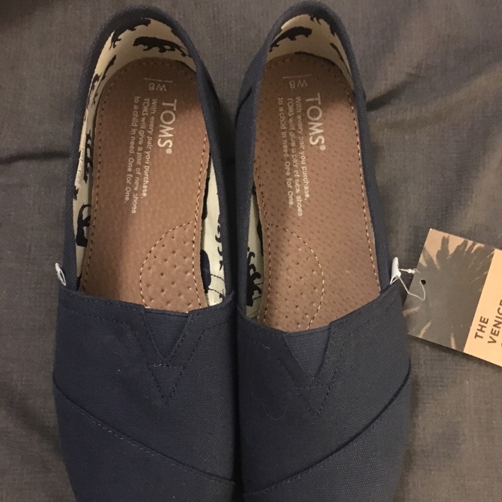Shoes - Picture 2 of 4
